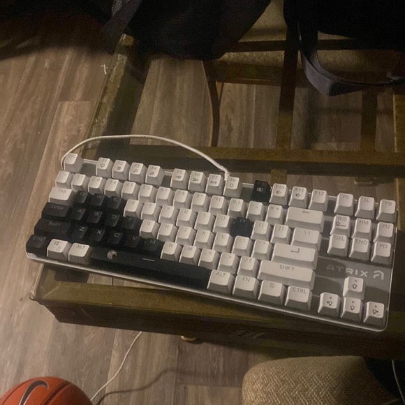 This is a great performing gaming keyboard and mouse. - Picture 5 of 7